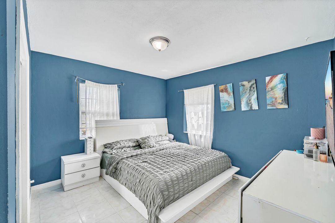 Active With Contract: $310,000 (3 beds, 1 baths, 1060 Square Feet)