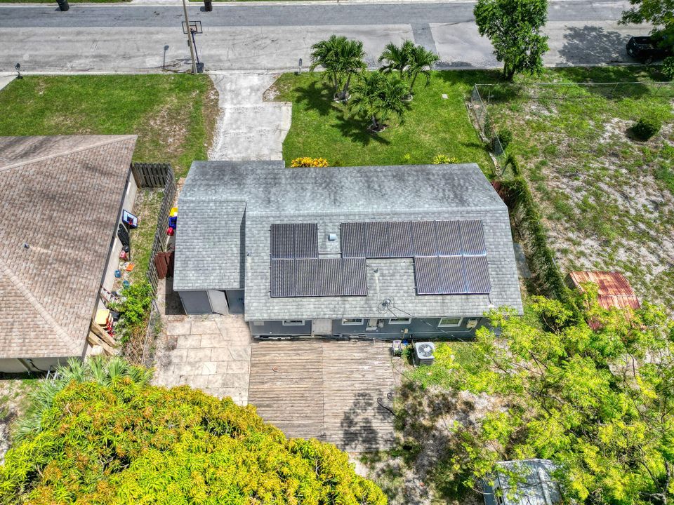 Active With Contract: $310,000 (3 beds, 1 baths, 1060 Square Feet)