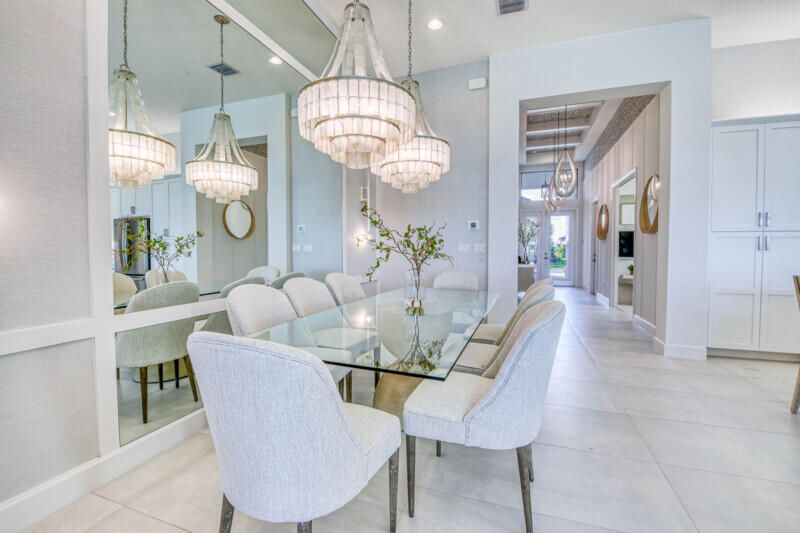 Под контрактом: $1,749,900 (4 спален, 3 ванн, 2448 Квадратных фут)