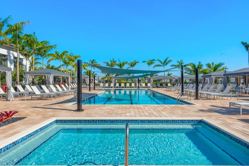 Под контрактом: $1,749,900 (4 спален, 3 ванн, 2448 Квадратных фут)