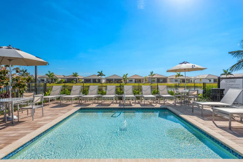 Под контрактом: $1,749,900 (4 спален, 3 ванн, 2448 Квадратных фут)