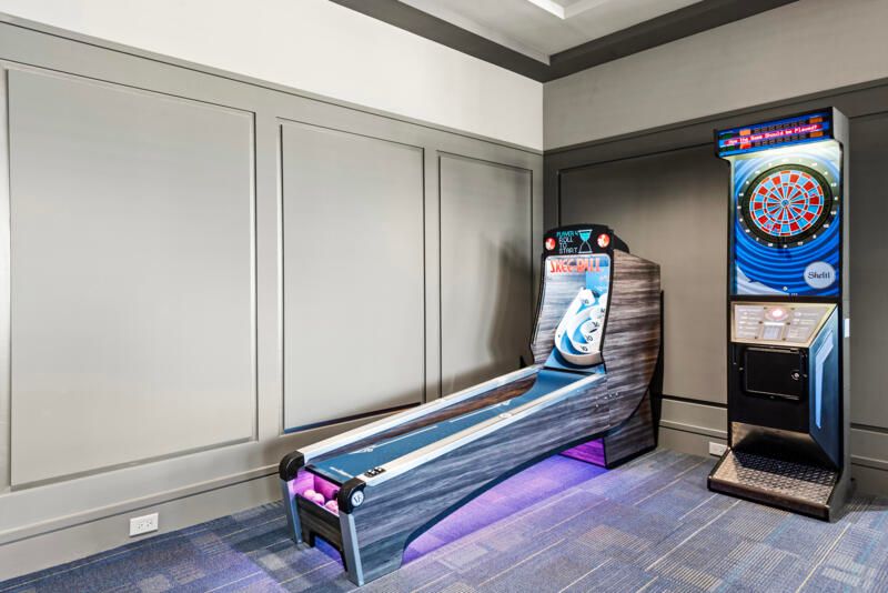 Под контрактом: $1,749,900 (4 спален, 3 ванн, 2448 Квадратных фут)