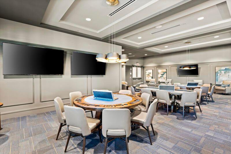 Под контрактом: $1,749,900 (4 спален, 3 ванн, 2448 Квадратных фут)