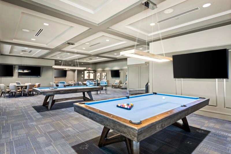 Под контрактом: $1,749,900 (4 спален, 3 ванн, 2448 Квадратных фут)