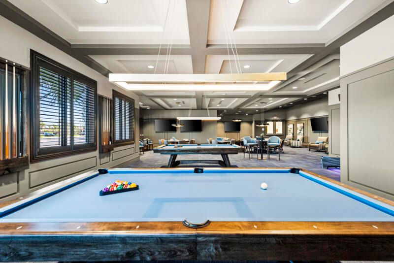 Под контрактом: $1,749,900 (4 спален, 3 ванн, 2448 Квадратных фут)