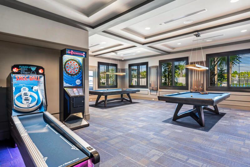 Под контрактом: $1,749,900 (4 спален, 3 ванн, 2448 Квадратных фут)