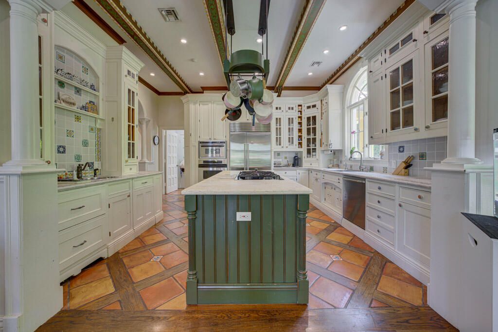 На продажу: $10,900,000 (6 спален, 6 ванн, 7728 Квадратных фут)