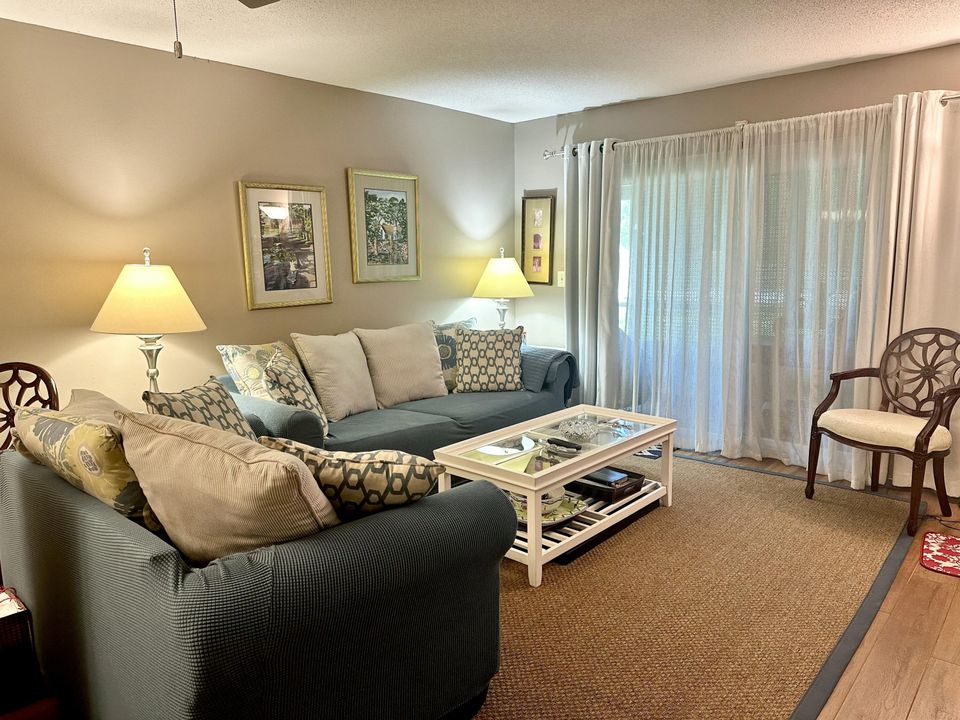 For Sale: $242,000 (2 beds, 2 baths, 1248 Square Feet)