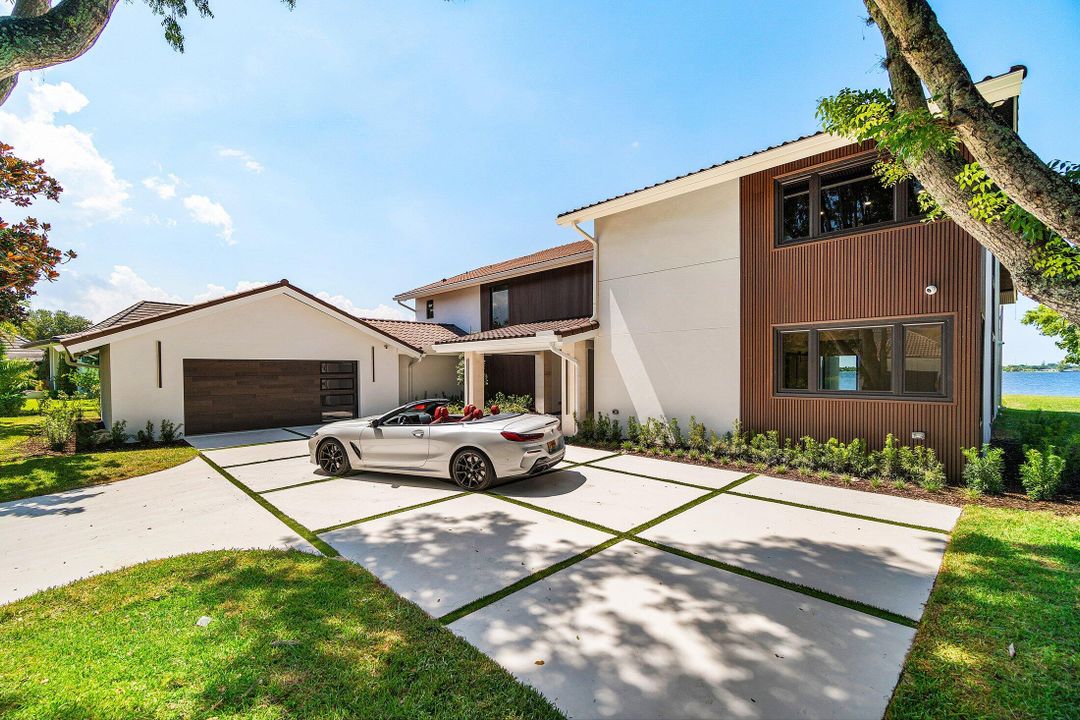 最近售出: $4,695,000 (4 贝兹, 4 浴室, 5032 平方英尺)