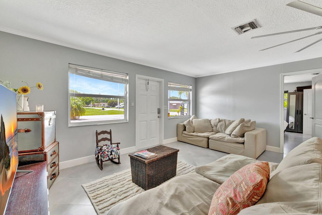 For Rent: $3,300 (3 beds, 2 baths, 1488 Square Feet)