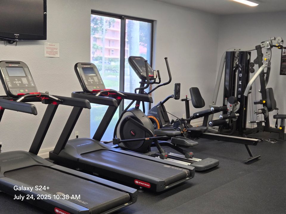 For Sale: $102,500 (1 beds, 2 baths, 925 Square Feet)