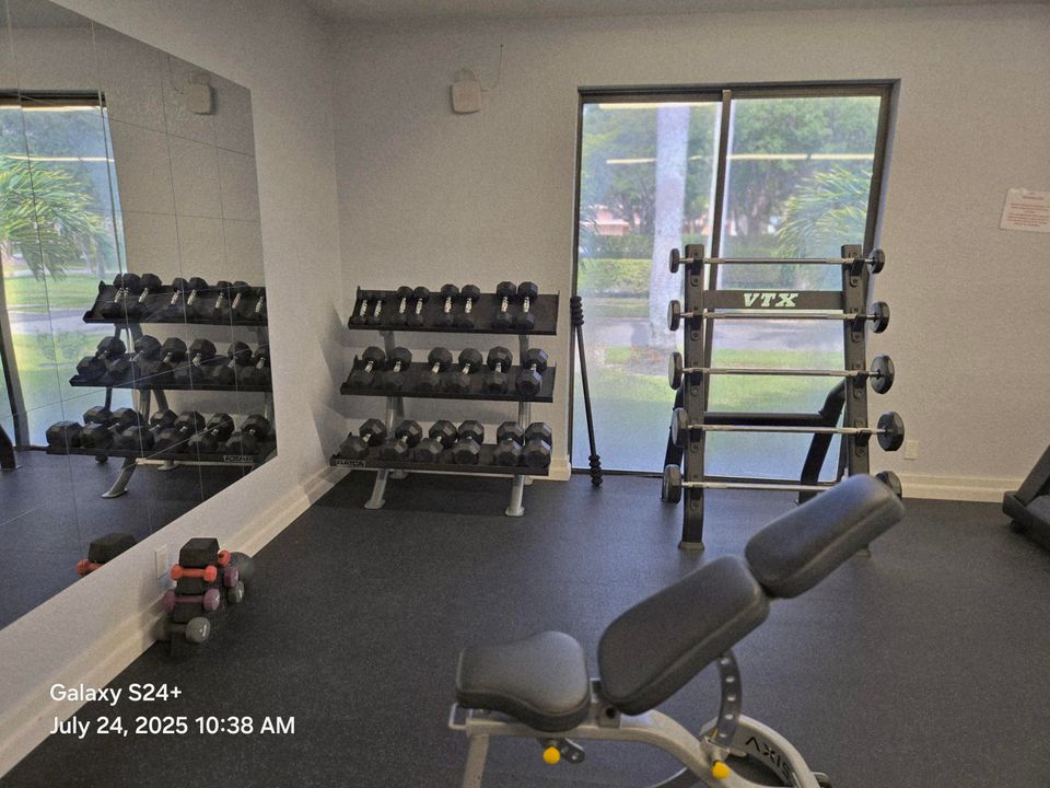 For Sale: $102,500 (1 beds, 2 baths, 925 Square Feet)