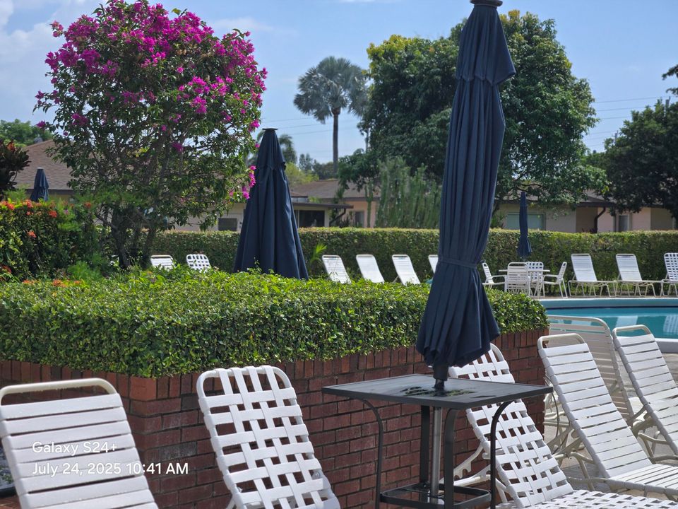 For Sale: $102,500 (1 beds, 2 baths, 925 Square Feet)