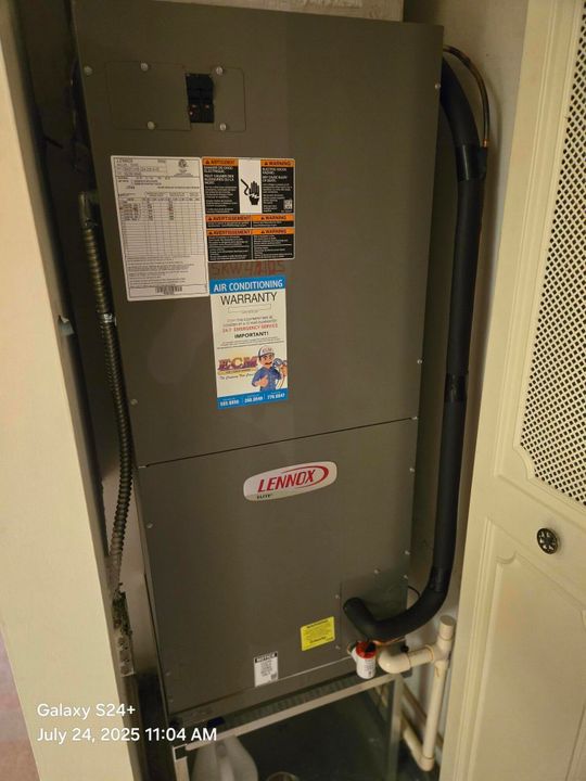 For Sale: $102,500 (1 beds, 2 baths, 925 Square Feet)