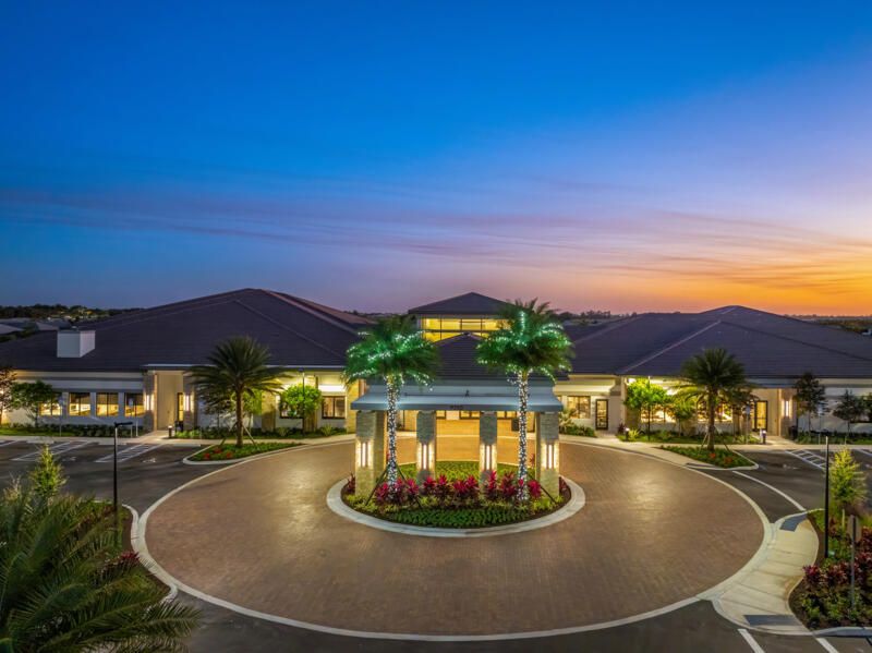 Под контрактом: $2,194,900 (4 спален, 3 ванн, 2949 Квадратных фут)