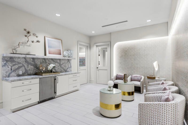 Под контрактом: $2,194,900 (4 спален, 3 ванн, 2949 Квадратных фут)