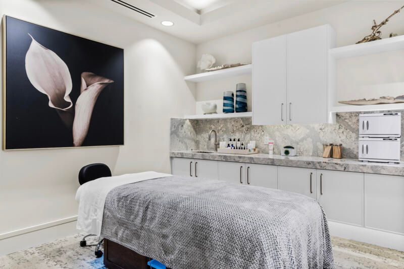 Под контрактом: $2,194,900 (4 спален, 3 ванн, 2949 Квадратных фут)