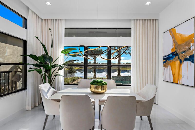 Под контрактом: $2,194,900 (4 спален, 3 ванн, 2949 Квадратных фут)