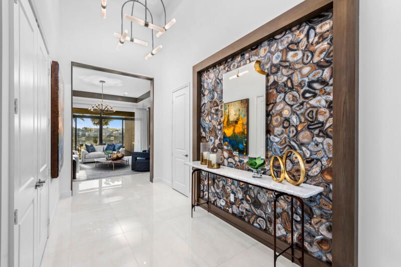 Под контрактом: $2,194,900 (4 спален, 3 ванн, 2949 Квадратных фут)