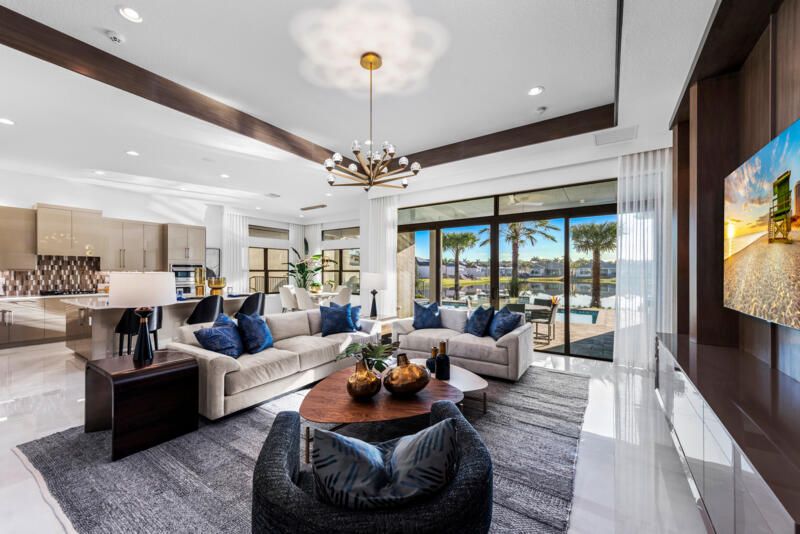 Под контрактом: $2,194,900 (4 спален, 3 ванн, 2949 Квадратных фут)