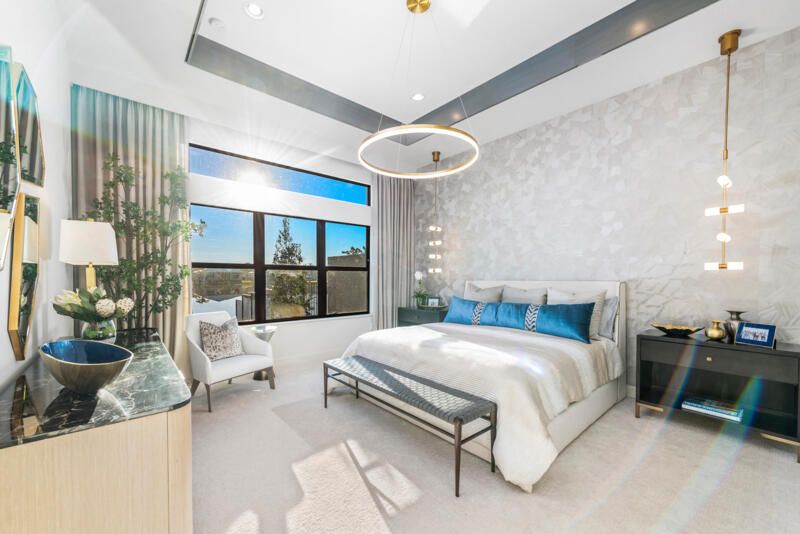 Под контрактом: $2,194,900 (4 спален, 3 ванн, 2949 Квадратных фут)