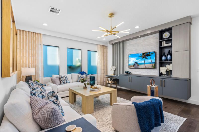 Под контрактом: $2,194,900 (4 спален, 3 ванн, 2949 Квадратных фут)