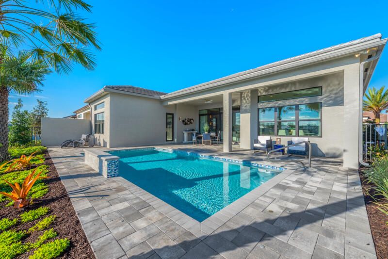 Под контрактом: $2,194,900 (4 спален, 3 ванн, 2949 Квадратных фут)