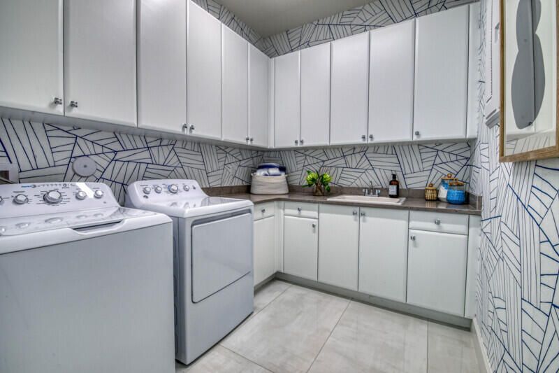 Под контрактом: $2,194,900 (4 спален, 3 ванн, 2949 Квадратных фут)