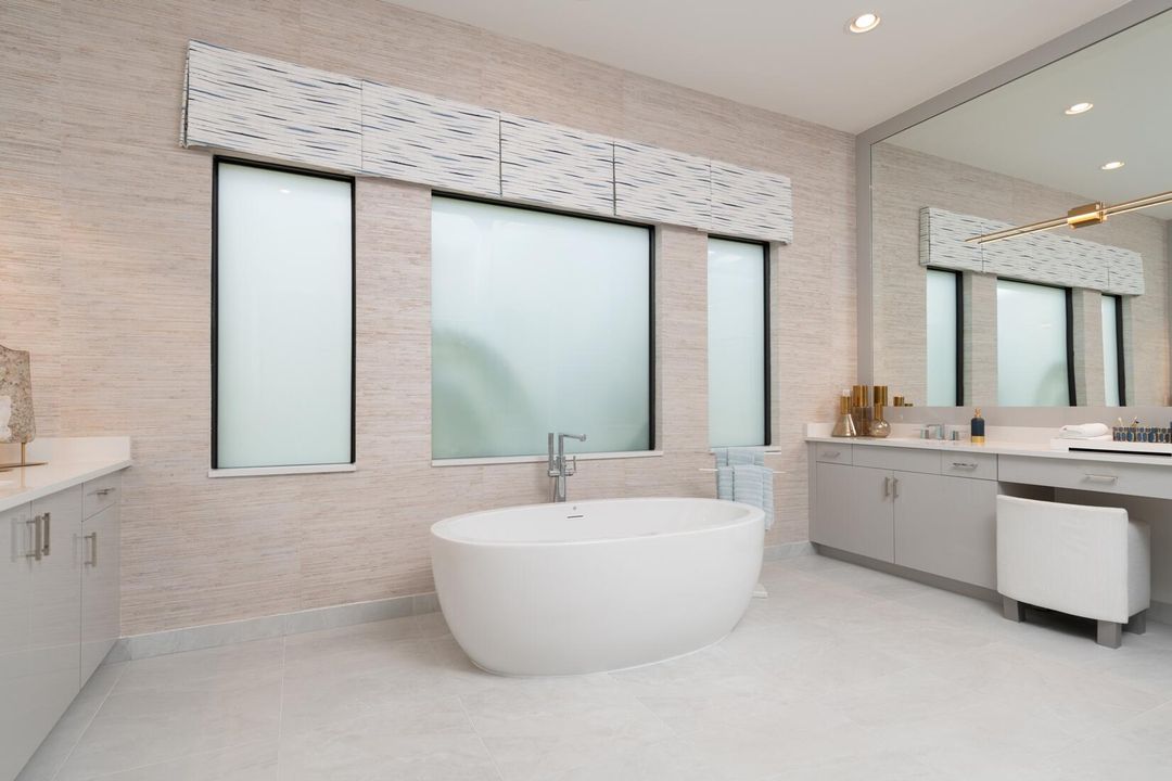 Под контрактом: $2,194,900 (4 спален, 3 ванн, 2949 Квадратных фут)