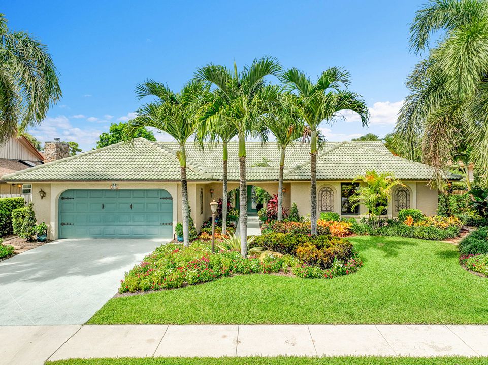 最近售出: $949,900 (4 贝兹, 2 浴室, 2079 平方英尺)