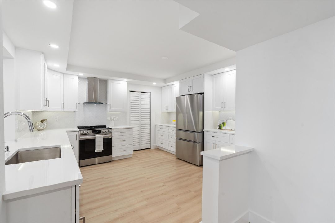 合同活跃: $1,130,000 (2 贝兹, 2 浴室, 1452 平方英尺)