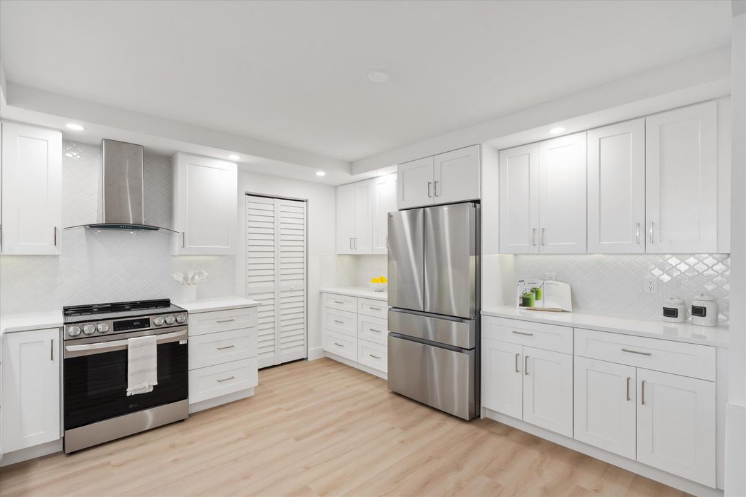 合同活跃: $1,130,000 (2 贝兹, 2 浴室, 1452 平方英尺)