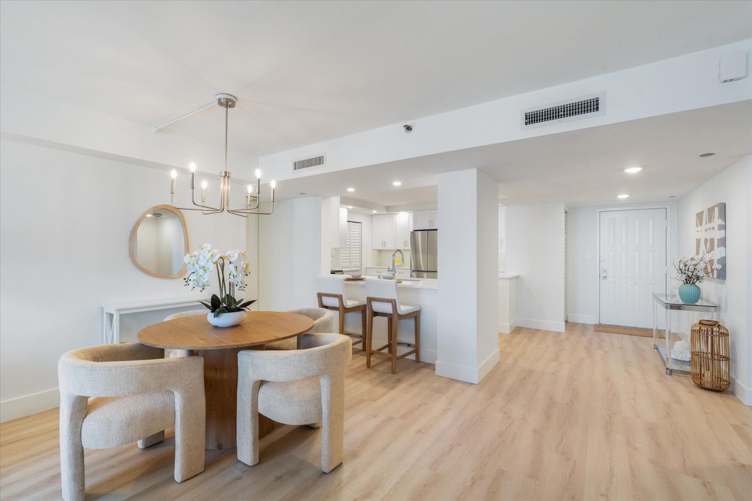 合同活跃: $1,130,000 (2 贝兹, 2 浴室, 1452 平方英尺)