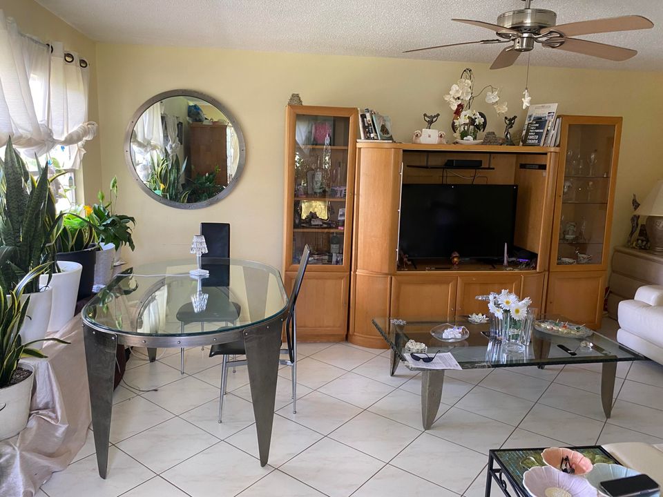 Recently Sold: $87,900 (2 beds, 1 baths, 840 Square Feet)