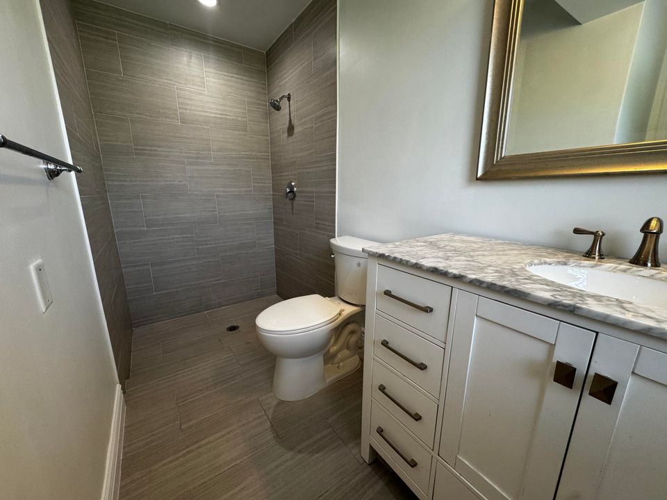 合同活跃: $3,450 (3 贝兹, 2 浴室, 1520 平方英尺)