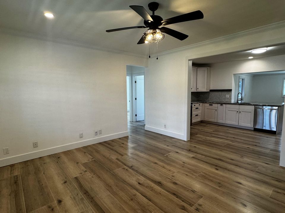 合同活跃: $3,450 (3 贝兹, 2 浴室, 1520 平方英尺)