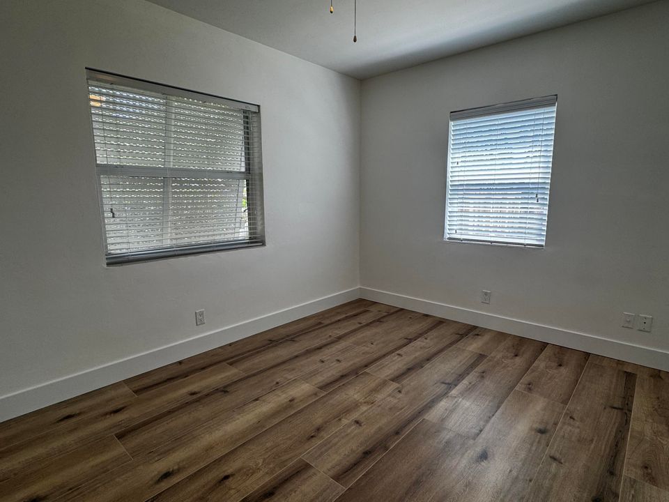 合同活跃: $3,450 (3 贝兹, 2 浴室, 1520 平方英尺)