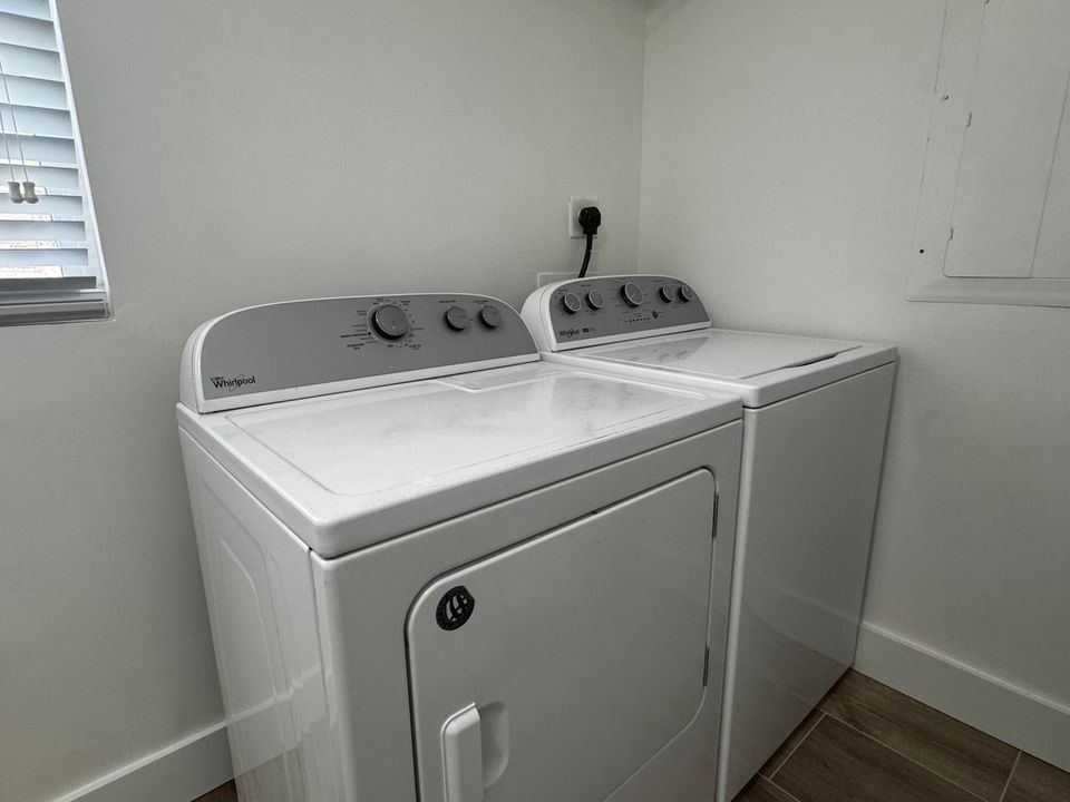 合同活跃: $3,450 (3 贝兹, 2 浴室, 1520 平方英尺)