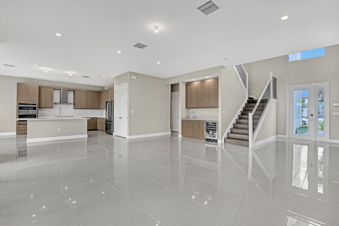 Active With Contract: $5,649 (5 beds, 5 baths, 3656 Square Feet)