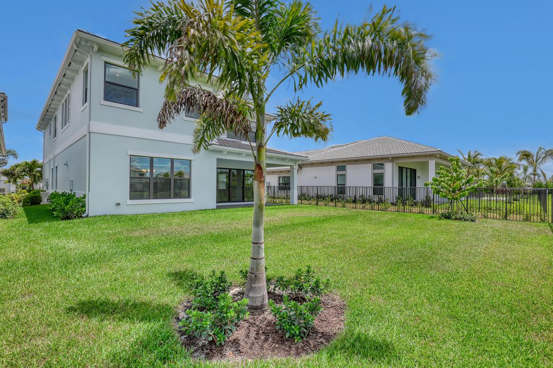 Active With Contract: $5,649 (5 beds, 5 baths, 3656 Square Feet)