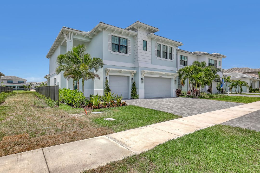 Active With Contract: $5,649 (5 beds, 5 baths, 3656 Square Feet)