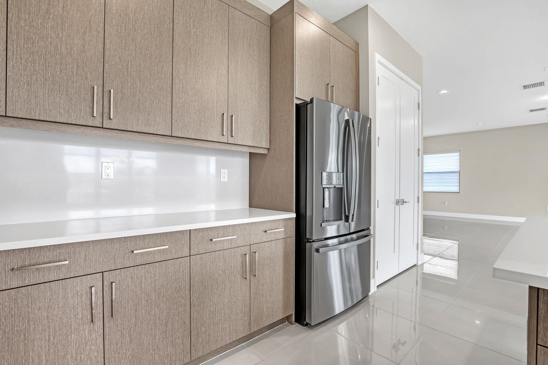 Active With Contract: $5,649 (5 beds, 5 baths, 3656 Square Feet)