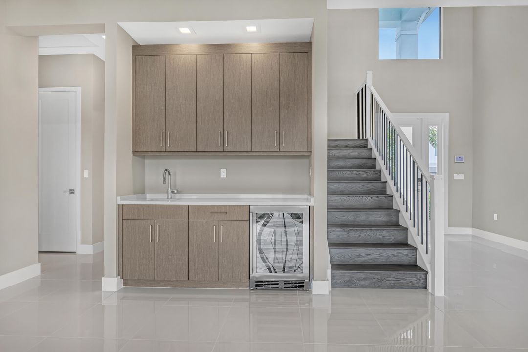 Active With Contract: $5,649 (5 beds, 5 baths, 3656 Square Feet)