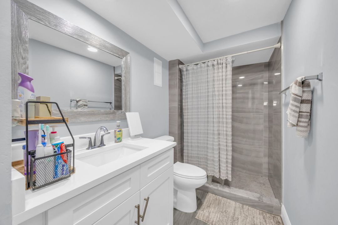 合同活跃: $1,800 (2 贝兹, 2 浴室, 936 平方英尺)