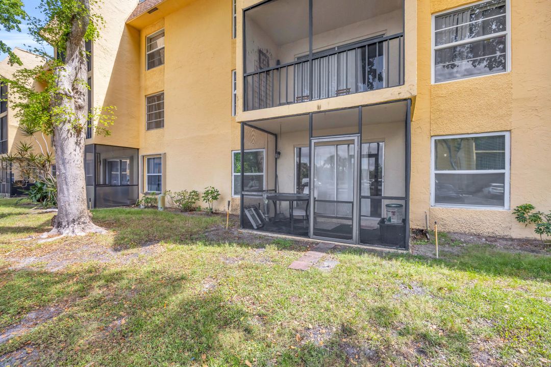 合同活跃: $1,800 (2 贝兹, 2 浴室, 936 平方英尺)