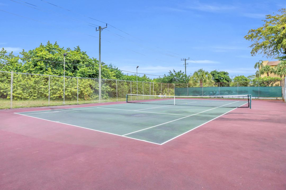 合同活跃: $1,800 (2 贝兹, 2 浴室, 936 平方英尺)