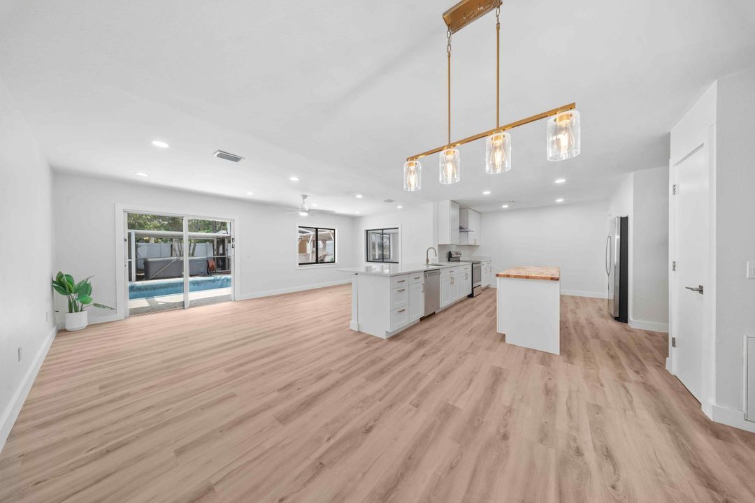 For Rent: $2,900 (3 beds, 2 baths, 1950 Square Feet)