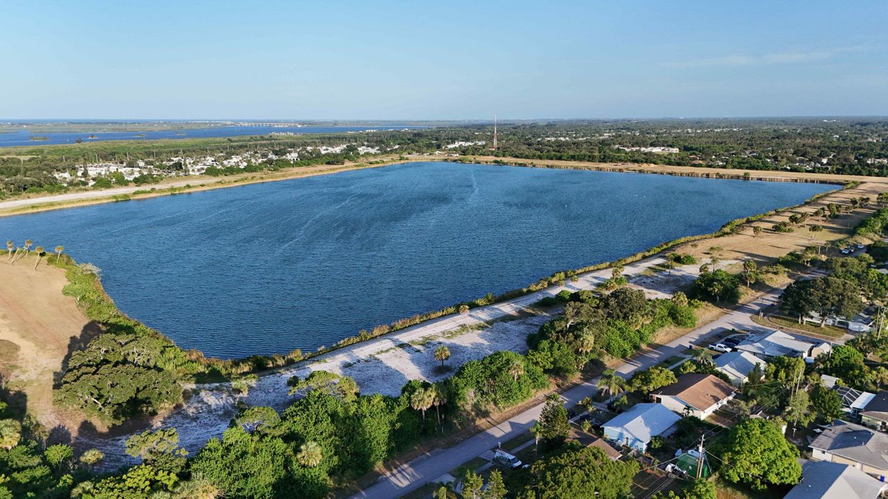 For Rent: $2,900 (3 beds, 2 baths, 1950 Square Feet)