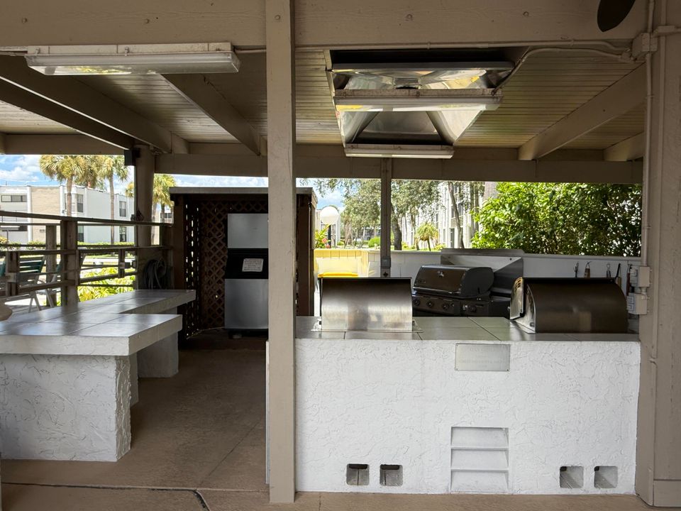 For Sale: $220,000 (2 beds, 2 baths, 1004 Square Feet)