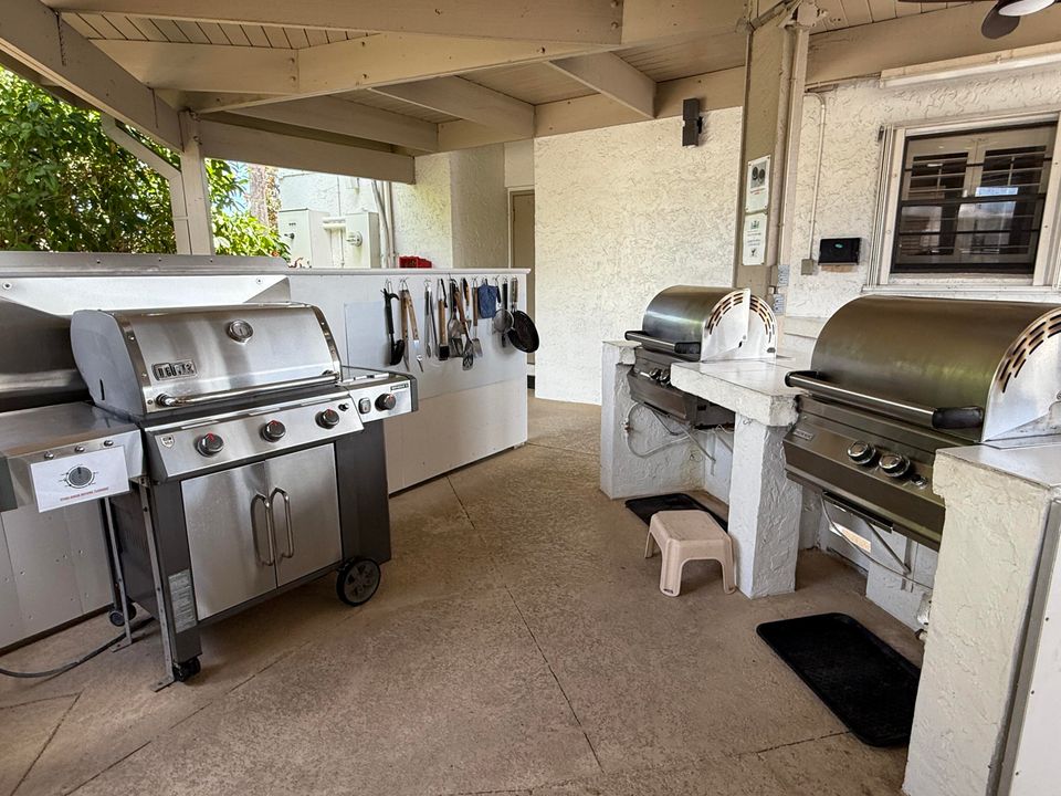 For Sale: $220,000 (2 beds, 2 baths, 1004 Square Feet)